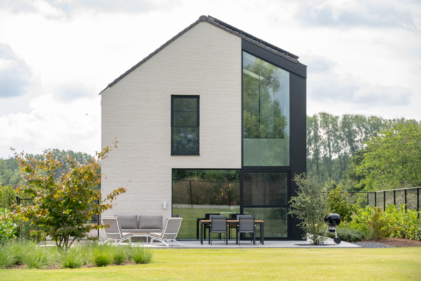 Hoe ramen en deuren de uitstraling van je woning bepalen